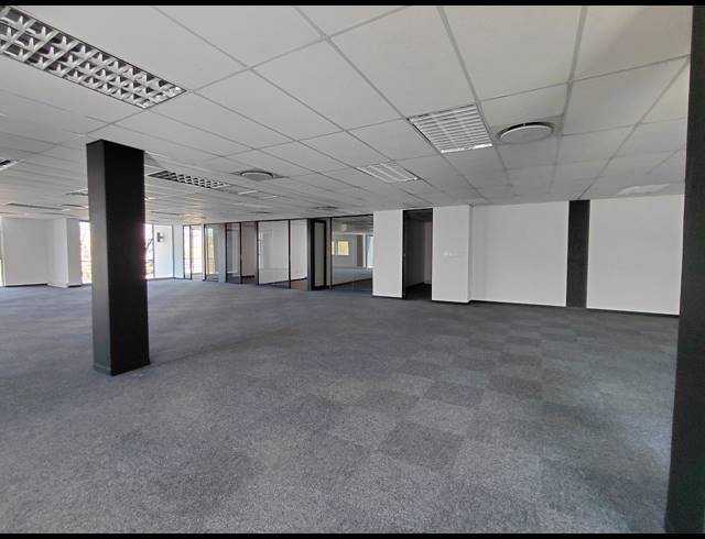 669M² OFFICE TO LET IN BRYANSTON
